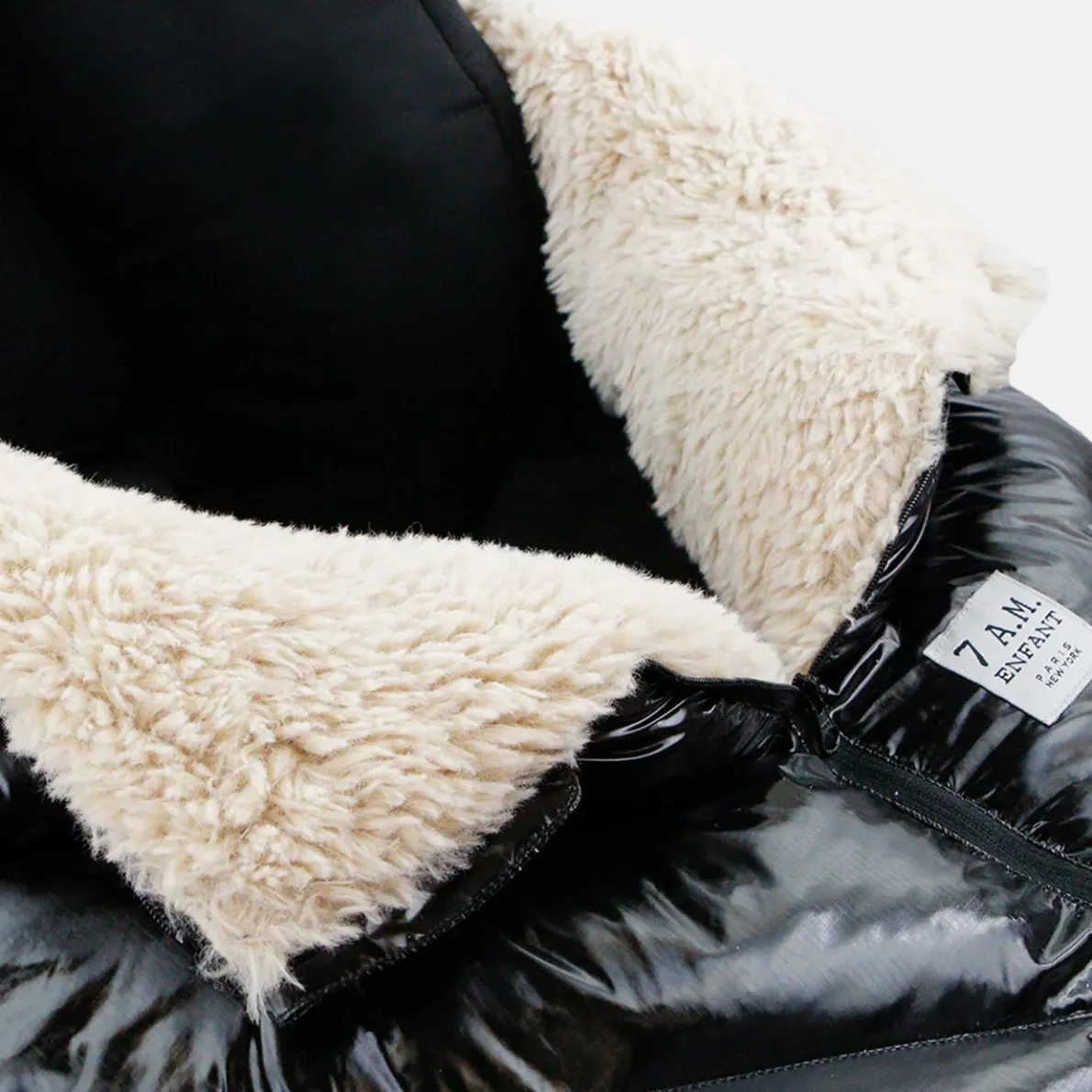 Cocoon (Black Polar)