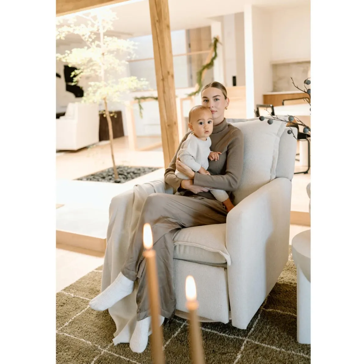 Flynn Swivel Glider with Power Recline Wood Base (Grade C)