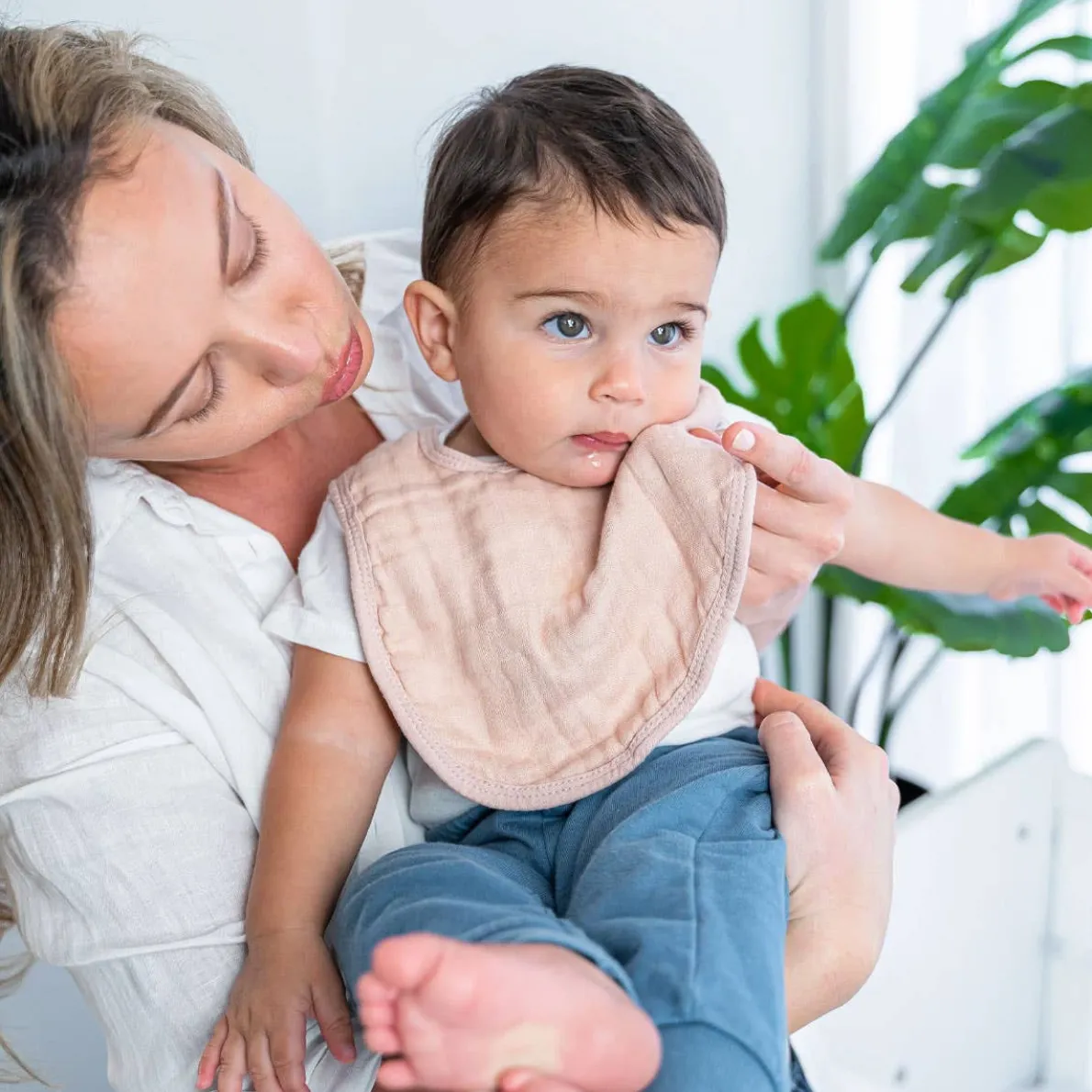 Muslin Bibs (4 Pack)