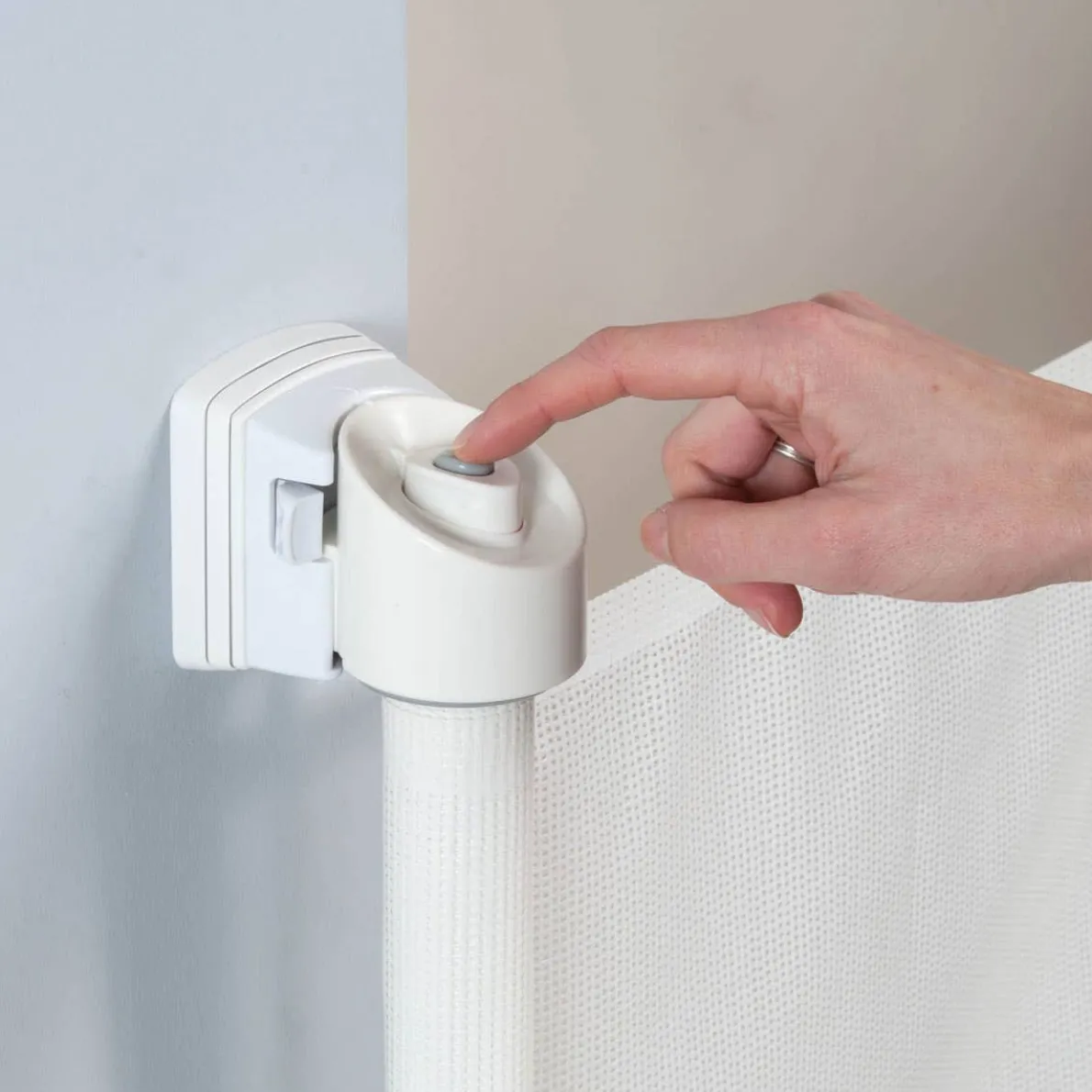 Retractable Safeway Gate - White