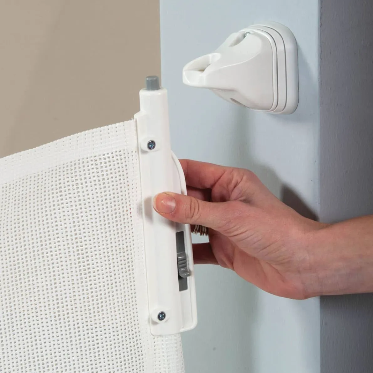 Retractable Safeway Gate - White