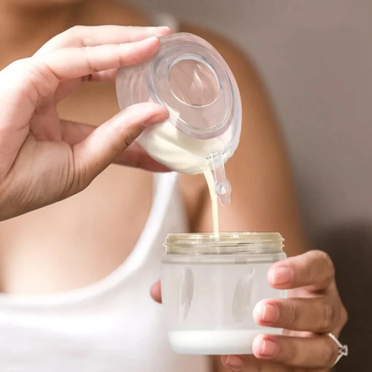 Shell Wearable Silicone Breast Pump (75 mL)