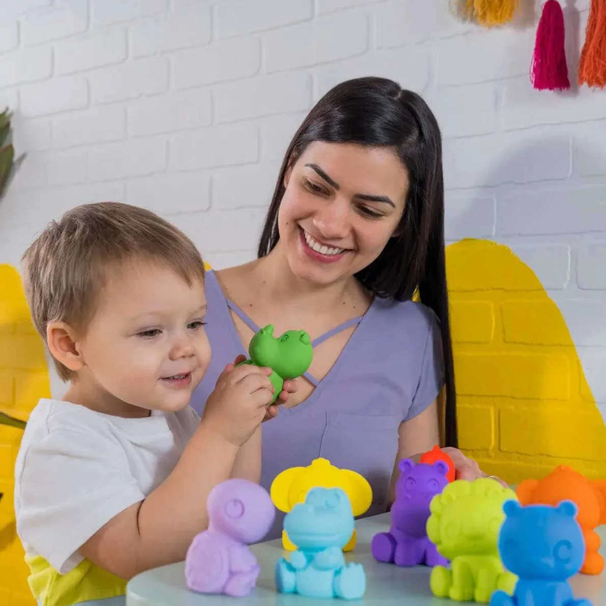 TropicAnimals 9 Take-Along Friends