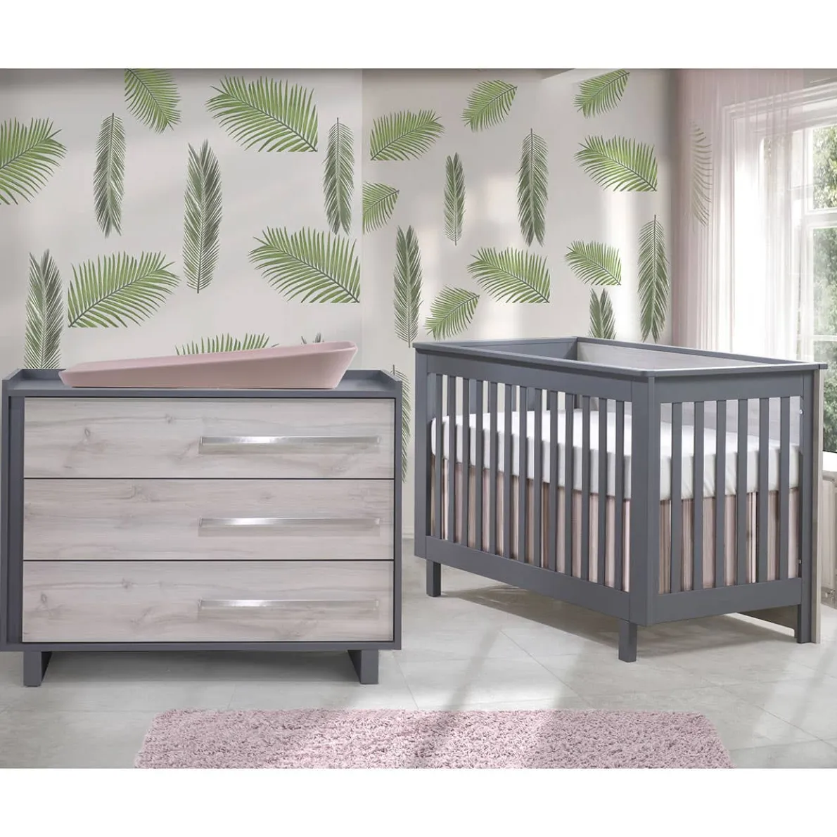Urban Convertible Crib & 3 Drawer